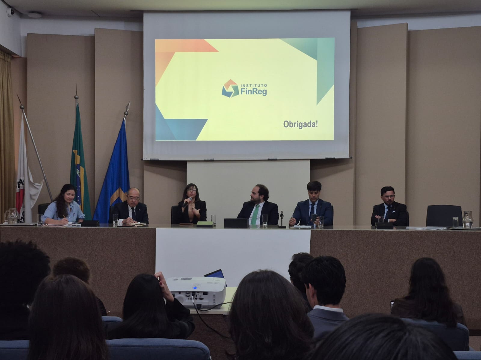 Bancos e fintechs